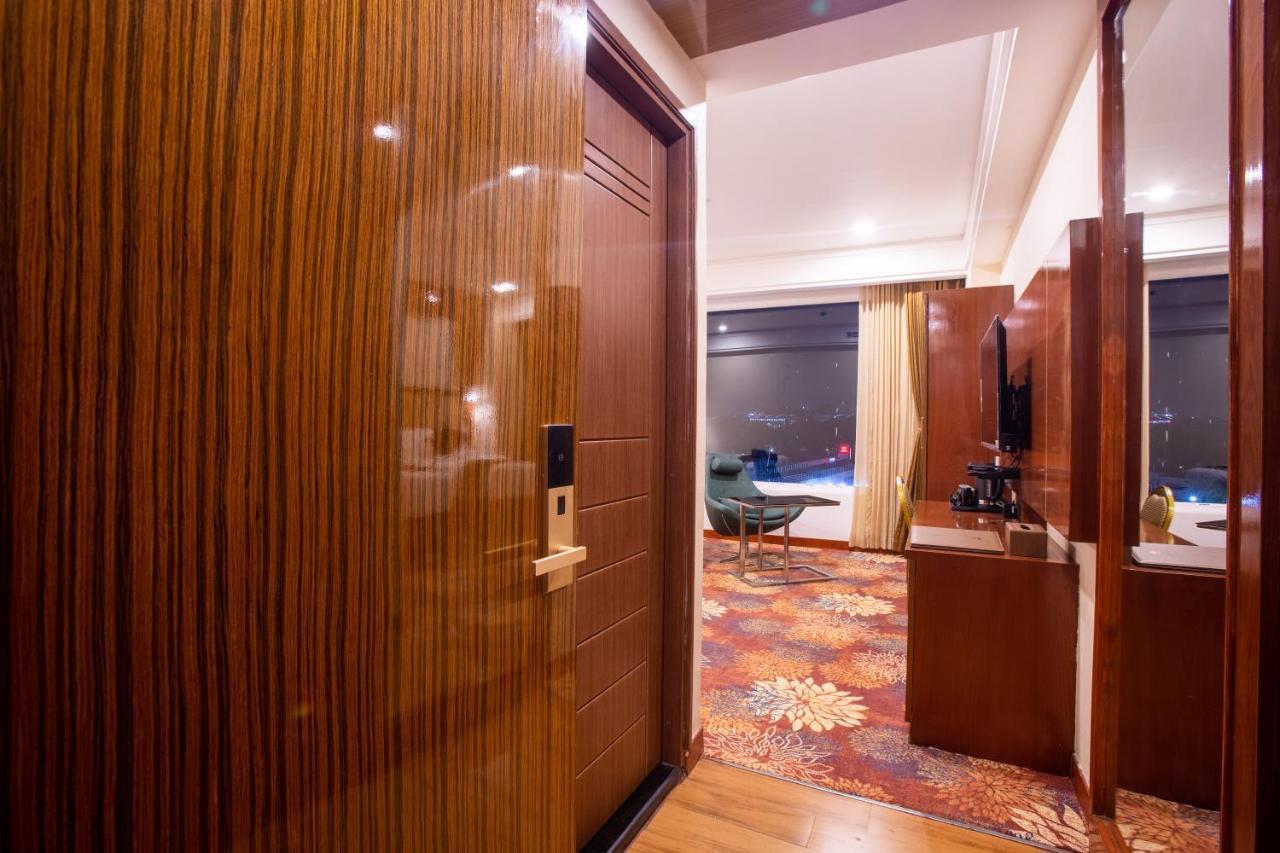 Kingston Hotel Бангалор Екстериор снимка