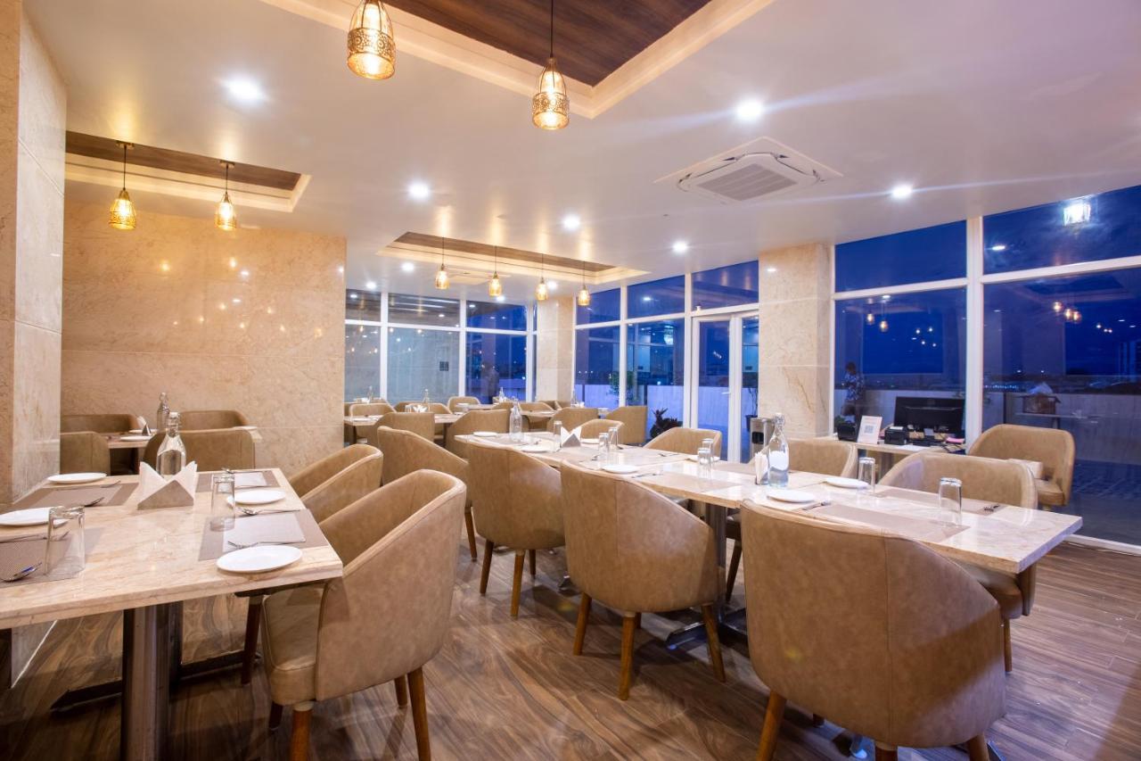 Kingston Hotel Бангалор Екстериор снимка